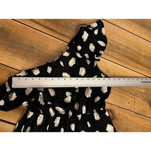 Vine & Love Women's off the shoulder layered dress. Black/white/tan. Size Small - Picture 6 of 9